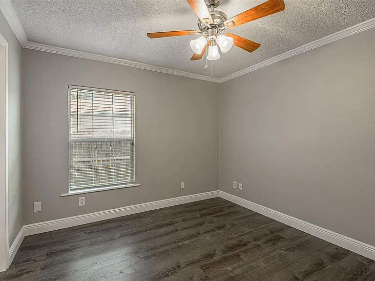 164 Varsity Dr — Photo 25