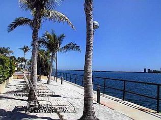 4th image of 1025 Lake Shore Dr