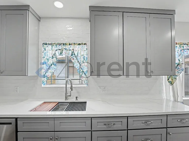 7343 Cloverlawn Dr — Photo 12