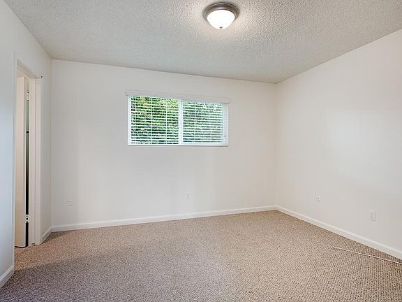 4th image of 260 W Cypress Ave