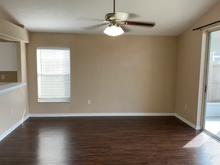 1527 Firewheel Dr — Photo 3