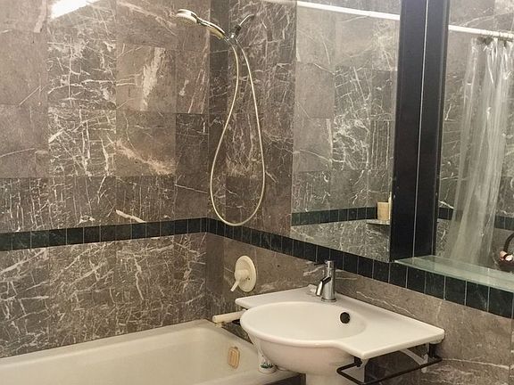 5th image of 250 E 54th St APT 29B
