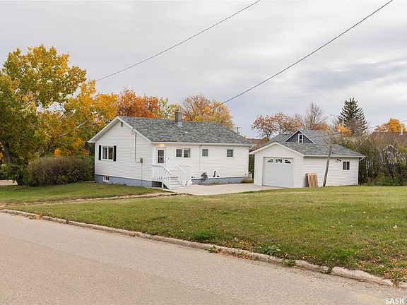 2nd image of 247 Manitoba Avenue