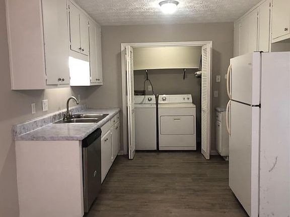 Kitchen, washer/dryer hookup available. Tenant to provide Washer and Dryer.