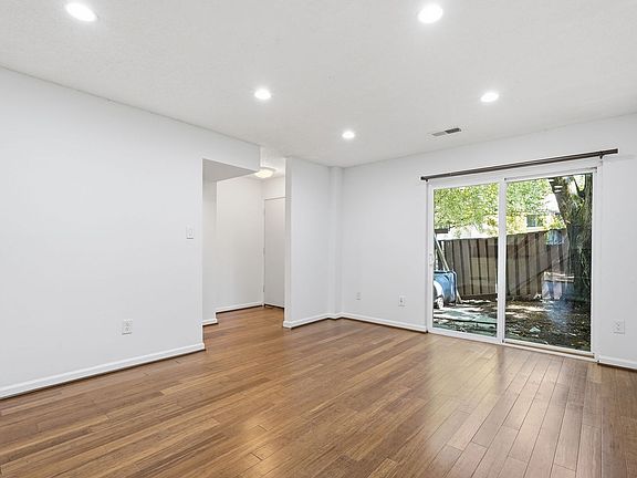 5th image of 2366 Southgate Sq