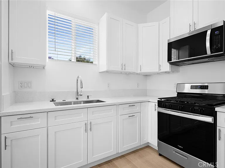 7247 Cleon Ave — Photo 9