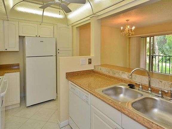 5th image of 100 Sweetgum Woods Ct APT 2B