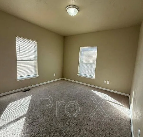 2226 S Moffet Ave — Photo 7