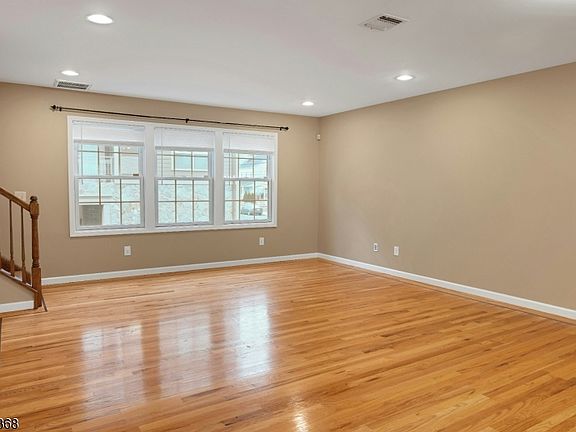 5th image of 102 Montgomery St APT 15