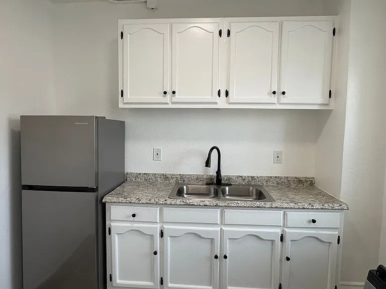 Catalina Court — Photo 10