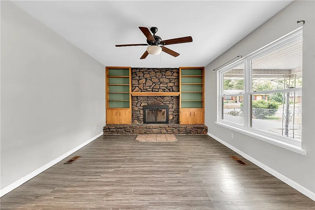 3 bed, 1.5 bath, 1608 sqft, $1,700 — Photo 3