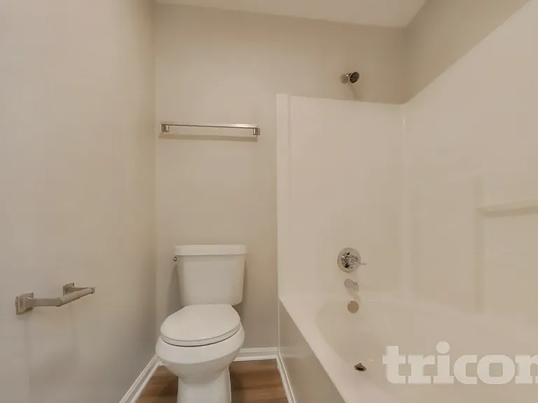 4468 Connaught East Dr — Photo 12