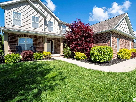 3rd image of 1 Briarwood Ln
