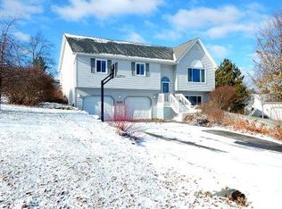 6886 Moonlight Cir, Sun Prairie, WI 53590