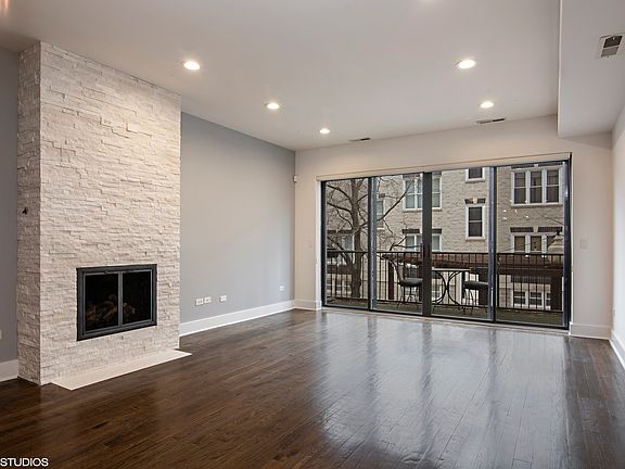 3rd image of 1926 N Lincoln Park West St #Th2d