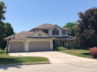 719 Martin Ln, Howards Grove, WI 53083