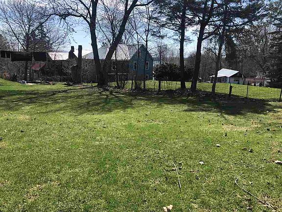 2nd image of 6 Oak Ln