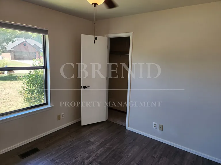 423 Oakdale Dr — Photo 14
