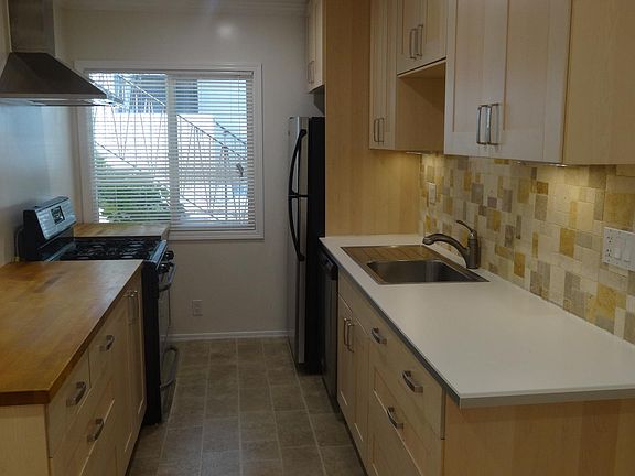 2nd image of 1047 Lincoln Blvd APT 1