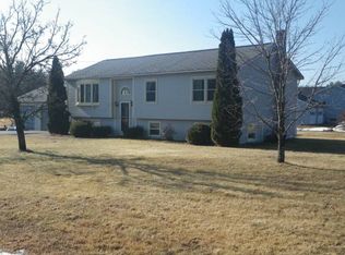 7 Meadow Ln, Swanzey, NH 03446