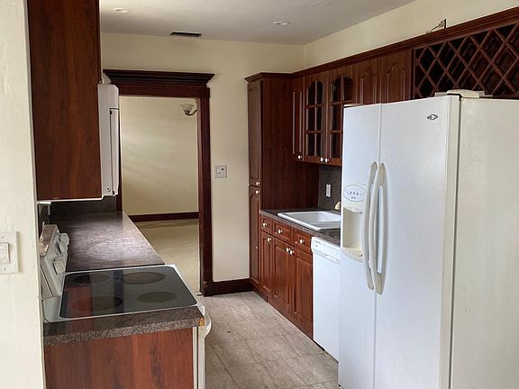 4th image of 2420 SW 3rd St