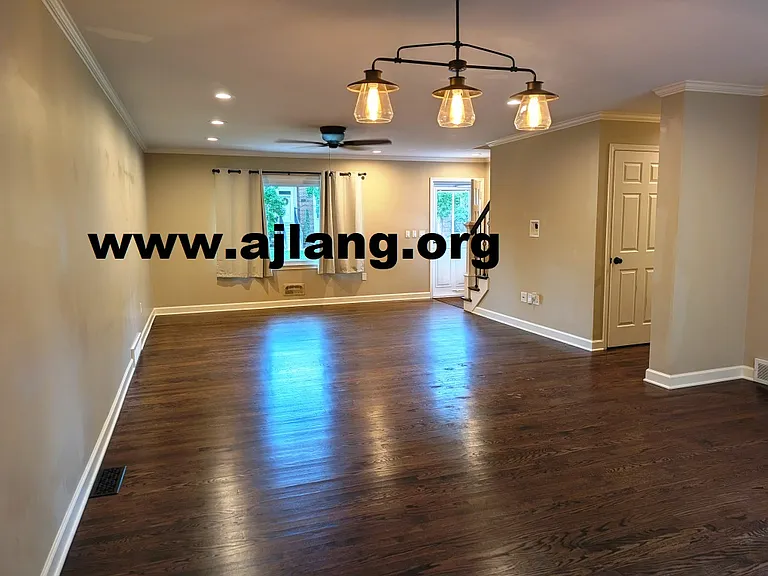 7806 Newton St — Photo 2