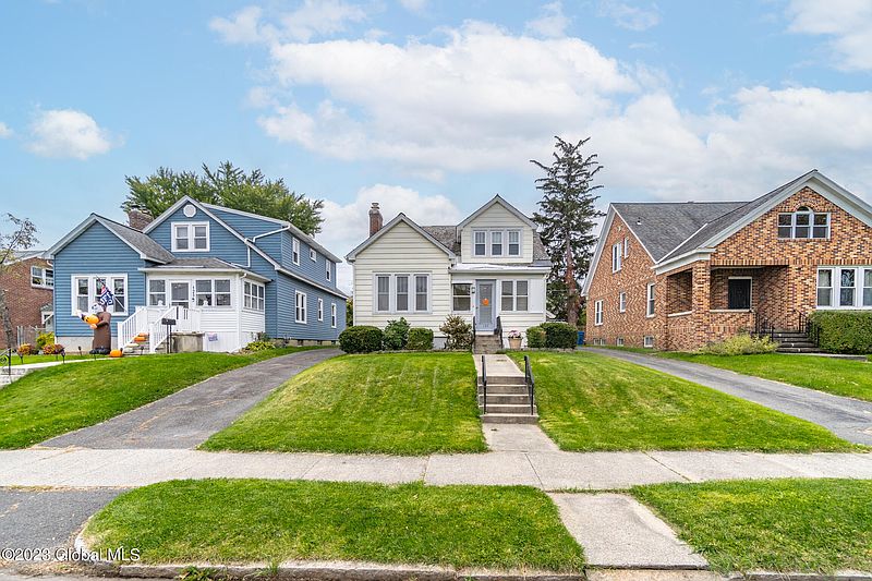 4th image of 125 Van Schoick Avenue