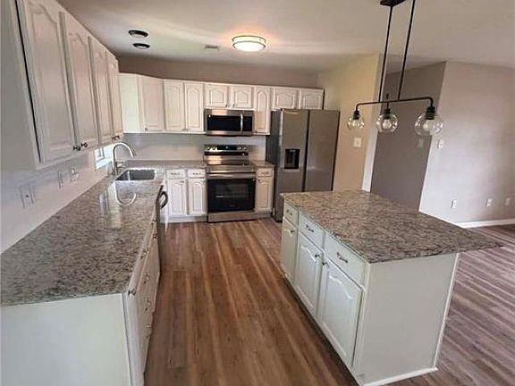 3rd image of 2106 Military Dr