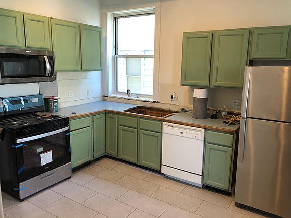 5th image of 2523 N Artesian Ave #1