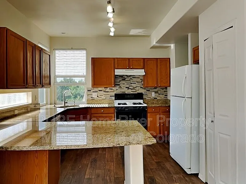 4 bed, 3.5 bath, 2150 sqft, $2,500 — Photo 3