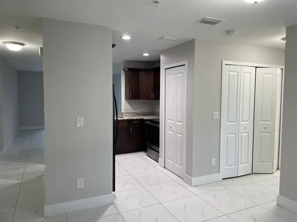 1005 SE 8th Ter #5, Cape Coral, FL 33990