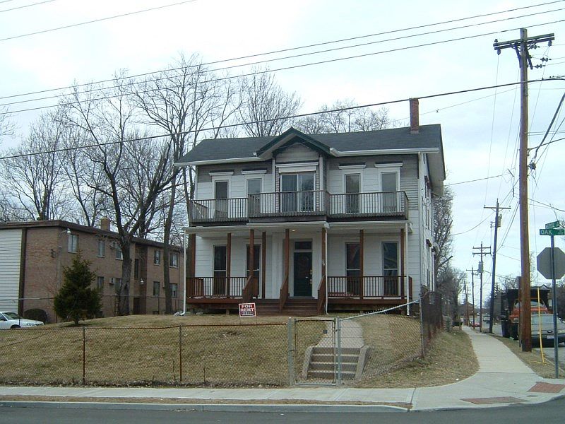 1st image of 823 Oak St #2