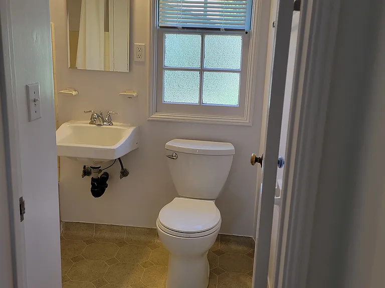 1275 E Washington Blvd — Photo 10