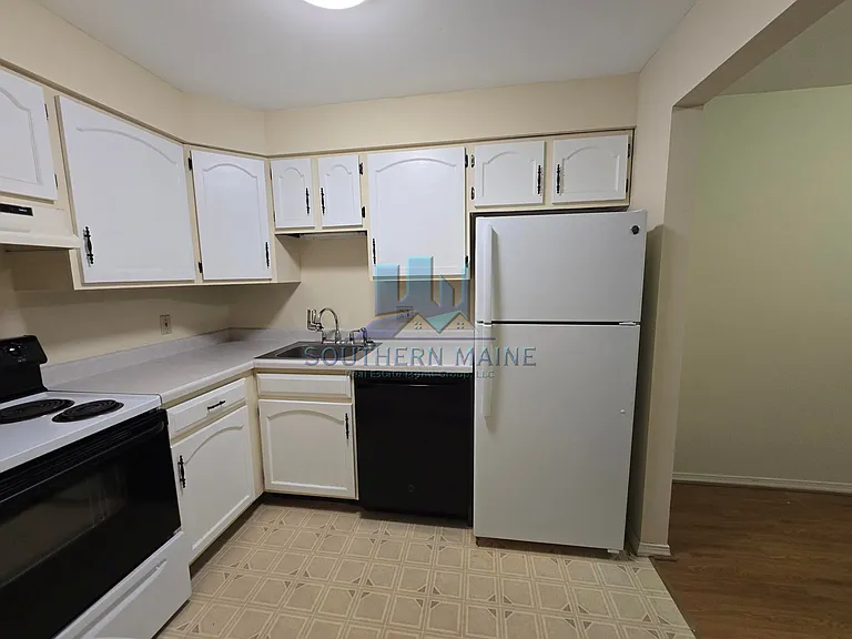 576 Riverside Dr #17 — Photo 9