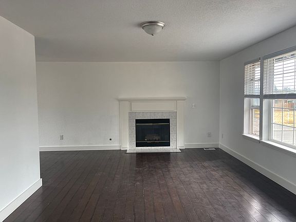 3rd image of 9921 2nd Avenue Ct E