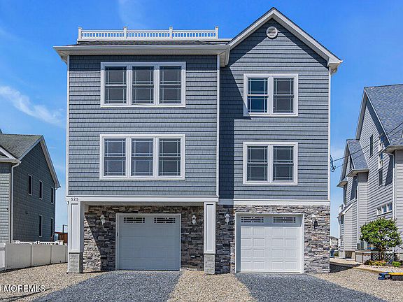 2nd image of 525 Bayview Drive