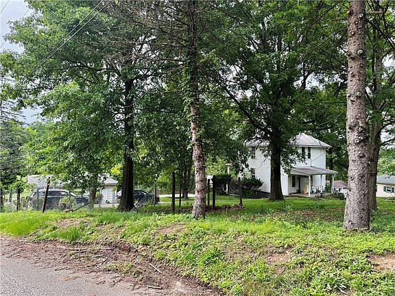 4th image of 311 1st Ave