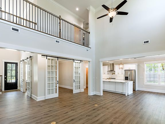 4th image of 210 Safflower Ln