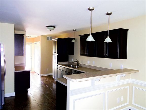 5th image of 191 Camden Dr