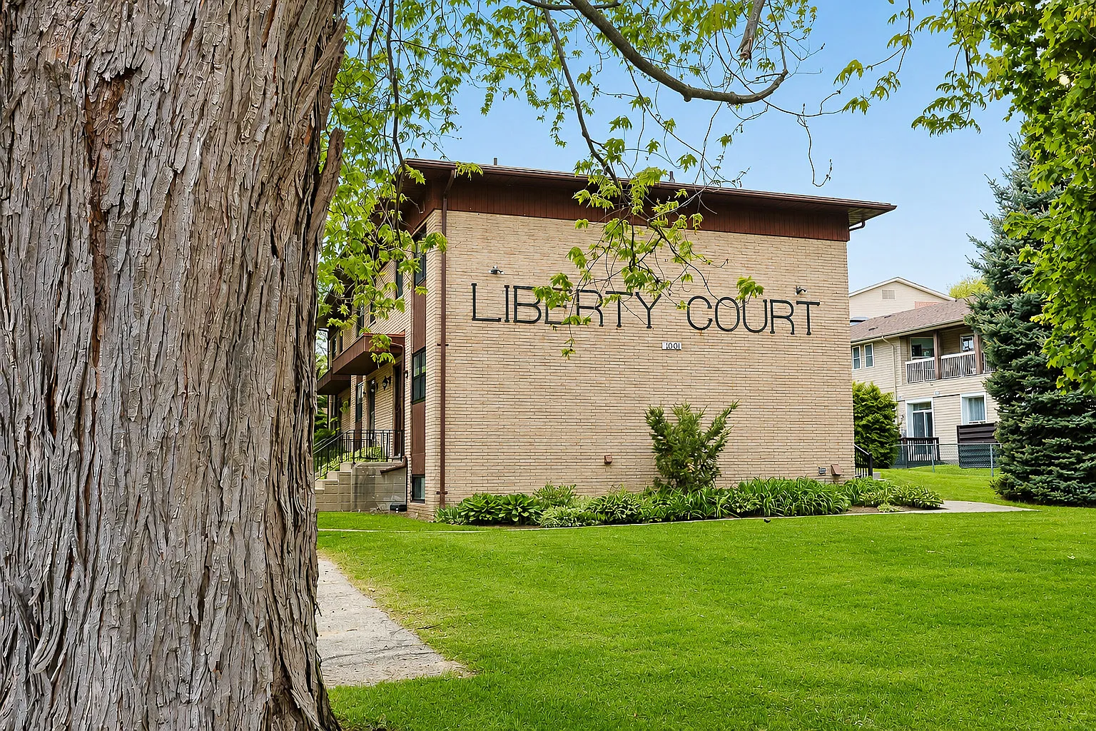 Liberty Court — Photo 2