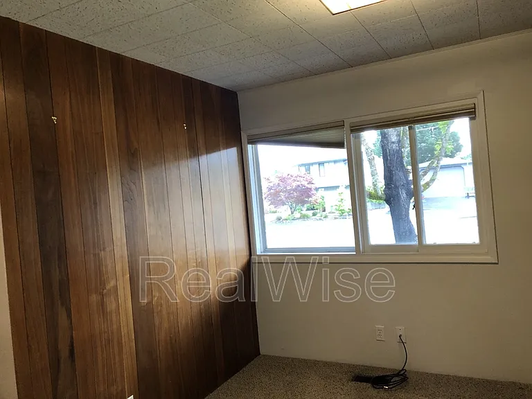 710 NW Midland Ave — Photo 37