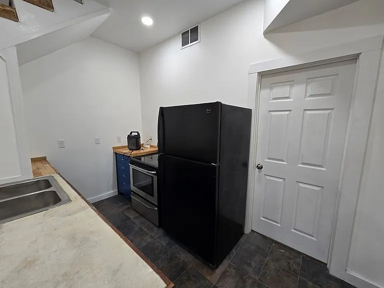 658 State Ave — Photo 4