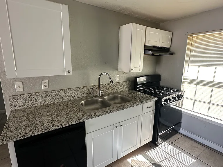 5501 Avenue N 1/2 #3 — Photo 3