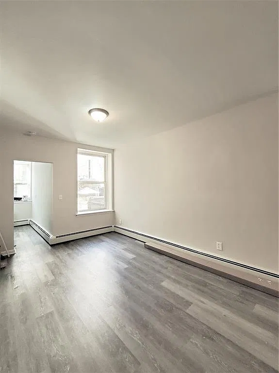 2 bed, 925 sqft, $3,000 — Photo 3