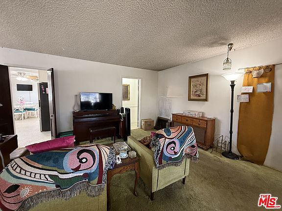 4th image of 3810 S Dunsmuir Ave