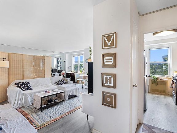 2nd image of 225 Saint Pauls Ave APT 6M