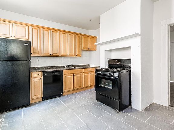 4th image of 60 Gardner Ave #2