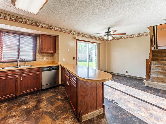 5th image of 303 N Park Blvd