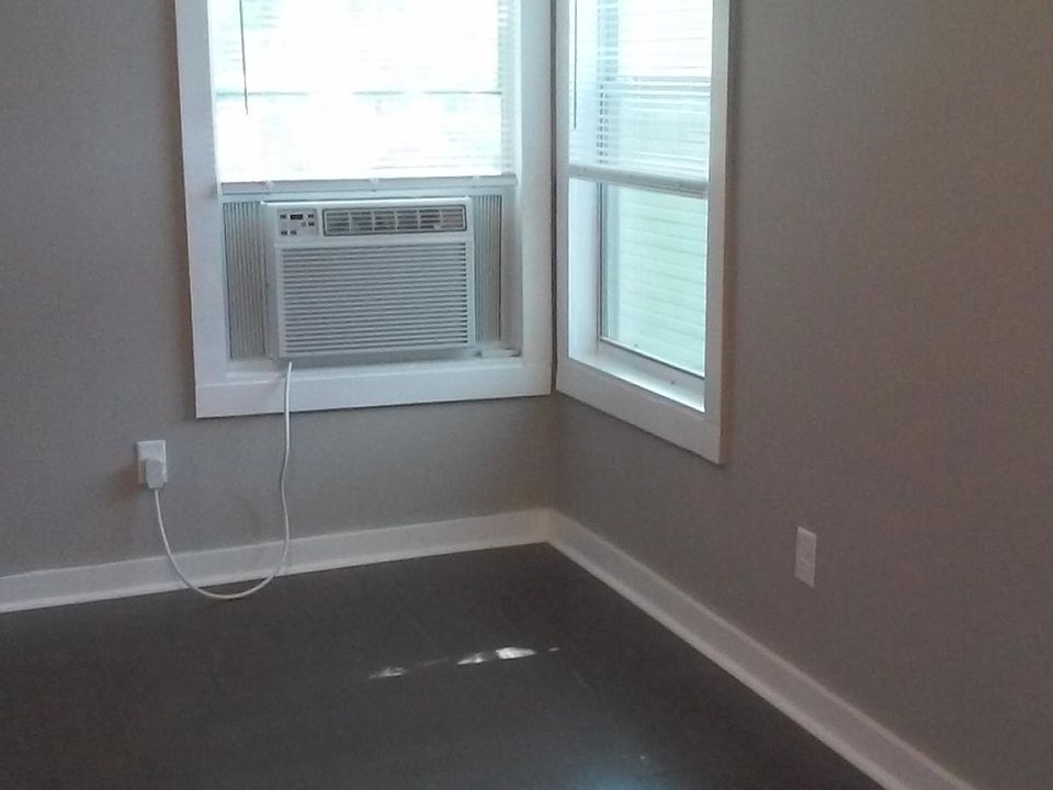 1st image of 703 W Houston St #C