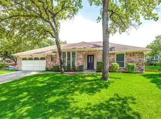 2904 Live Oak Ln, Bedford, TX 76021